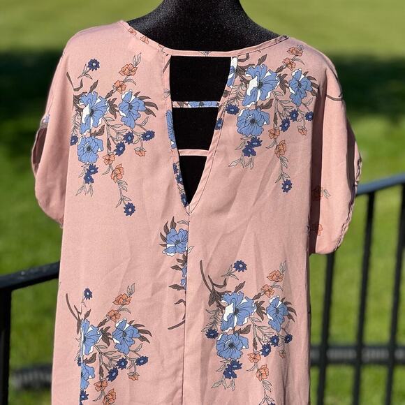 Sienna Sky, floral sheer, long top with V opening in back, women's size L - Picture 4 of 9
